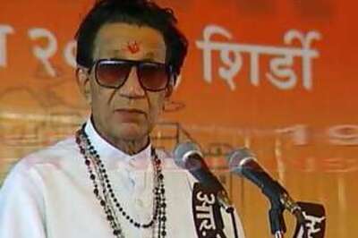 Shiv Sena to lift ban on Aussie, Pak cricketers