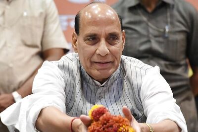 Politicians Should Also Strive to Build The Nation, Says Rajnath Singh
