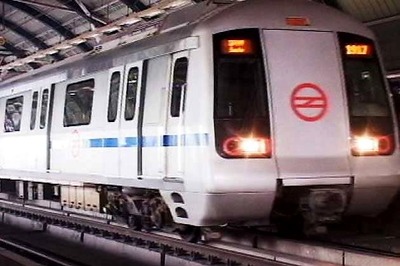 Man jumps before Delhi Metro train, has miraculous escape
