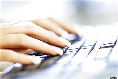 Physical stores can boost revenue of online retailers: Study