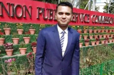 Meet Gujarat's Akash Chavda, Who Lost Both His Parents By Age Of 13 And Got AIR 1,007 In UPSC