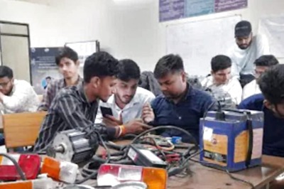 ITI Shikohabad Launches Courses In Electric Vehicles And Additive Manufacturing