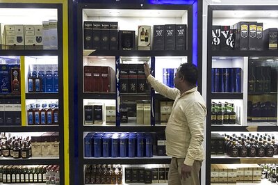 Delhi Govt Orders De-sealing of Liquor Vends Along Highways in Municipal Areas