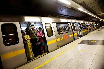 With Saree Stuck in Delhi Metro Door, Woman Gets Dragged on Platform