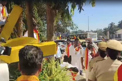 Over 60% Kannada Rule, Mob Vandalises Hotel Name Board; Mega Rally Enters B'luru, Security Up | WATCH
