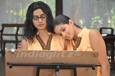 'Charulatha' competes with 'Saattai' in Tamil