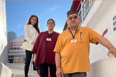 Ragini Dwivedi's Pics With Parents On Vaishno Devi Trip Are Pure Family Goals