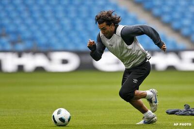 Leading Man City motivates Tevez