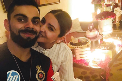 Anushka Sharma Says She Misses Virat Kohli As Fans Chant His Name at Sui Dhaaga Promotions; Watch Video