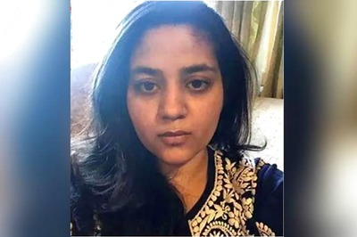 Mehbooba Mufti's Daughter Slams Centre Over 'Hypocrisy of Republic Day' as Kashmir Experiences Blackout