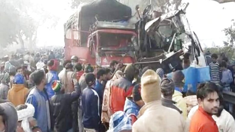 10 Killed as Dense Fog Causes Bus-Truck Collision on Moradabad-Agra Highway, Govt to Give Rs 2L Ex-gratia