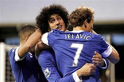 Fellaini stars again as Everton edge past Sunderland