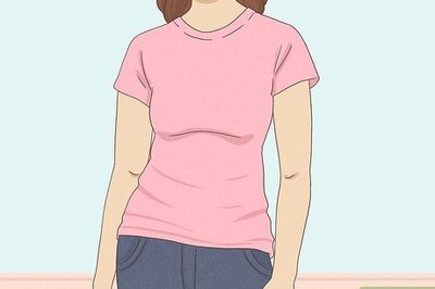 What Should I Wear to a Comedy Club? (Do's And Don'ts)