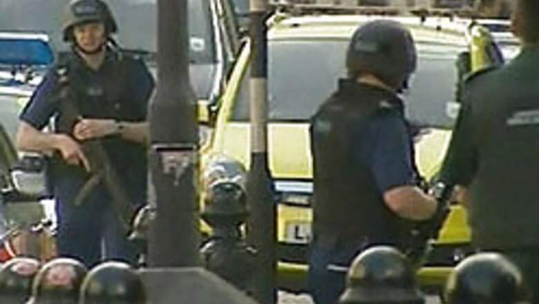 Police shoot-out erupts in London suburb