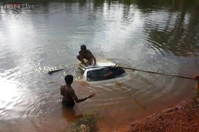 Karnataka Minister jumps into lake to save six people