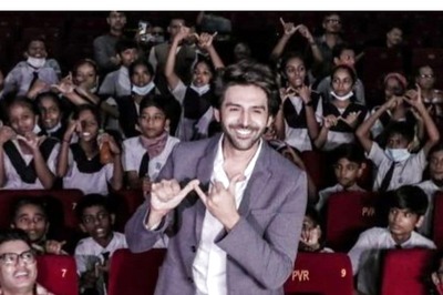 Kartik Aaryan Poses With His Young Fans As He Holds Bhool Bhulaiyaa 2 Special Screening For NGO Kids