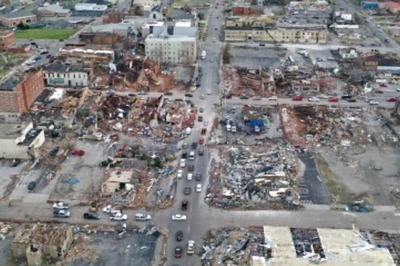 US Tornadoes Death Toll Climbs to 94 as Rescuers Race to Find Survivors