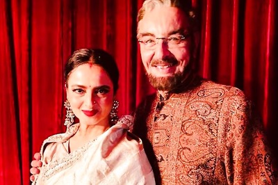 Rekha Posed With Kabir Bedi and 'Khoon Bhari Maang' Fans are Ringing Alarm Bells
