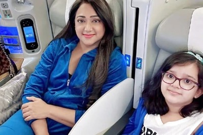 Actress Manya Twinning With Daughter In Red Is Major Family Goals; See Pics