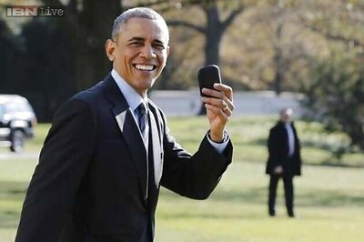 Barack Obama says doesn't text, tweet, or have a smart phone that records