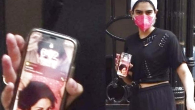 Paparazzi Catch a Glimpse of Khushi Kapoor's Phone Wallpaper That Features Sridevi