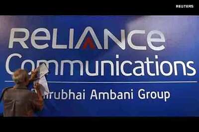 Reliance Comm profit falls for 10th straight quarter