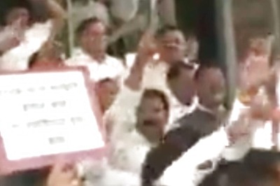 Maha: Shinde Faction, Opposition Shout Slogans Against Each Other; NCP MLAs Bring Carrots to Taunt Sena-BJP Coalition