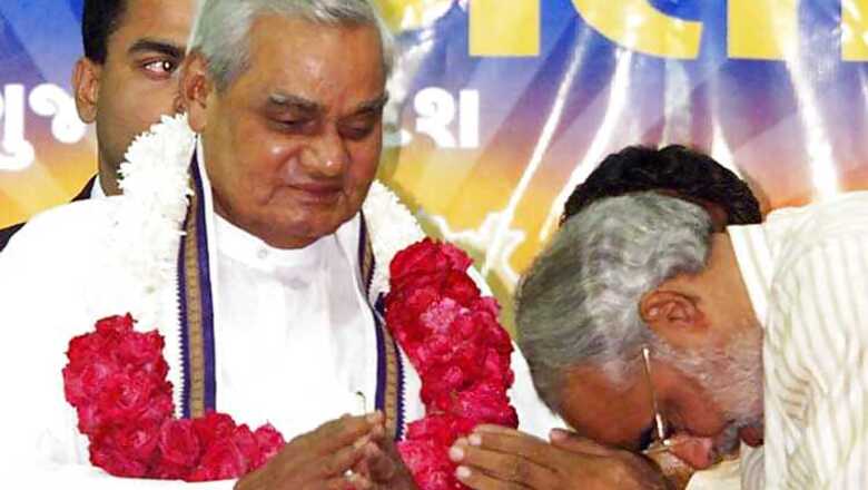 PM Reaches Vajpayee's Residence to Wish Him on His 92nd Birthday
