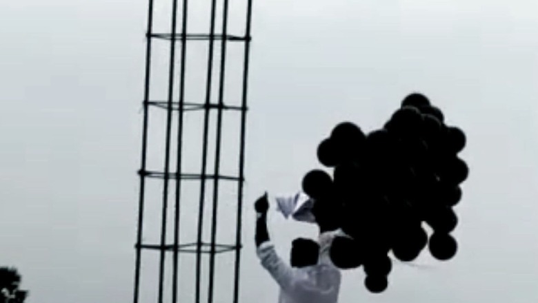 Andhra: Black Balloons Released as PM’s Chopper Takes Off Near Vijayawada; 4 Cong Workers Arrested