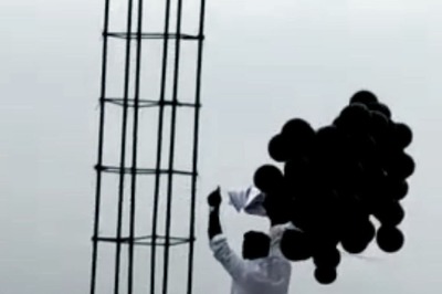 Andhra: Black Balloons Released as PM’s Chopper Takes Off Near Vijayawada; 4 Cong Workers Arrested