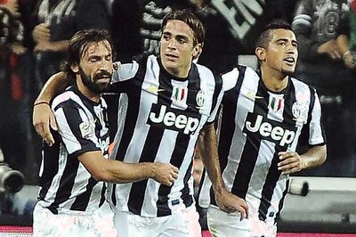 Unbeaten champions Juventus and Napoli meet in Serie A clash