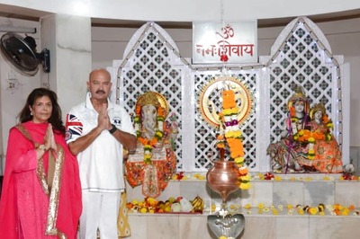 Mahashivratri: Hrithik Roshan's Parents Rakesh Roshan, Pinkie Perform Special Puja. See Pics