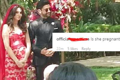 Farhan Akhtar-Shibani Dandekar Wedding: Netizens Wonder If Bride Is Pregnant, Spot Baby Bump in First Pics