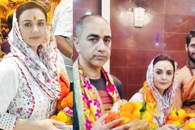 Preity Zinta Visits Siddhivinyak Temple, Shares Video of the 'Amazing Darshan'