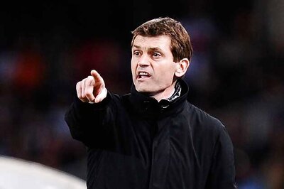 Barcelona coach Vilanova back on bench in Paris