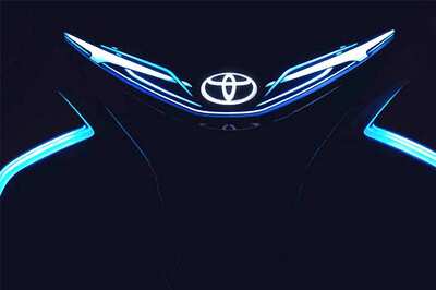 Toyota i-TRIL Concept Teased, to Debut at 2017 Geneva Motor Show