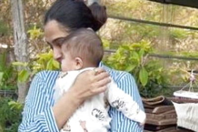 Sonam Kapoor Gives a Glimpse of Baby Vayu's Face in This Unseen Pic; Shanaya, Rhea Kapoor React