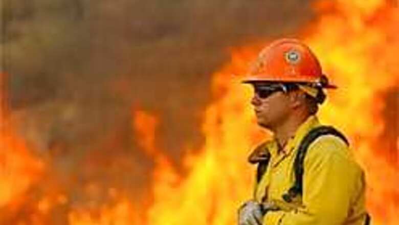 Thousands battle California wildfire