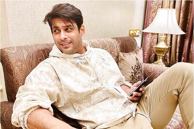 Sidharth Shukla Gets 40 Birthday Bumps from Family as He Rings in 40th Birthday