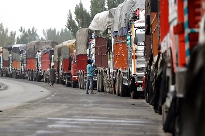 Home Ministry Asks State Governments to Ensure Smooth Movement of Trucks during Lockdown