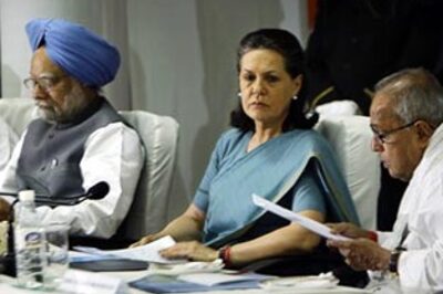 Sonia, Manmohan to meet Prez to stake claim