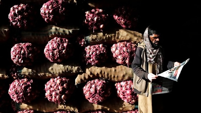 As Onion Prices Skyrocket, Thieves Harvest and Steal Crop Bulbs Worth Rs 30,000 from MP Farmer's Field