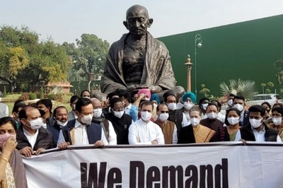 Congress Leaders Raise Slogans Against Govt in Parliament Complex Over Farm Laws Issue