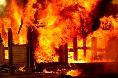 Major Fire at Gujarat's Surat Textile Unit; Fire Officer, 5 Workers Injured