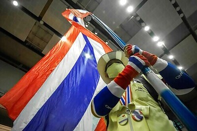 Thai Royalists Rally In Riposte To Anti-government Movement