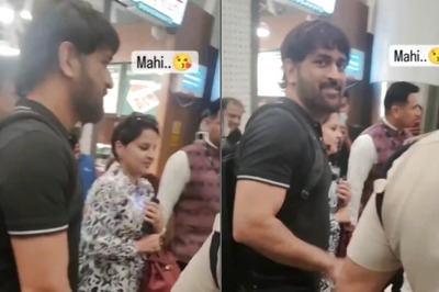 MS Dhoni Quizzed by Fan About Injured Knee After Surgery, Check His Reply in Viral Video | WATCH