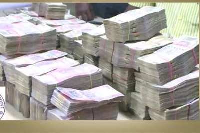 CBI Seizes Rs 2.15 Crore in Cash from Agri Ministry Official's Kolkata Residence