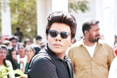 Title and Motion Poster of Saravanan's Debut Film Unveiled. Check it Here