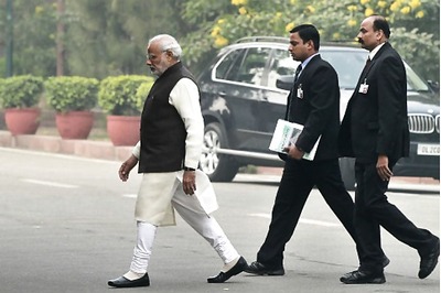 Government ready to discuss all issues, including JNU row, PM tells opposition leaders