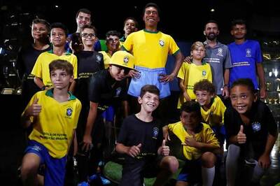 Brazil Unveils Pele Statue to Mark 50th Anniversary of 1970 World Cup Triumph